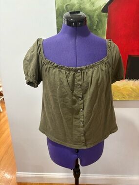 AE Olive Green Women's Square Neck Button-Front Top with Puff Elastic Sleeve